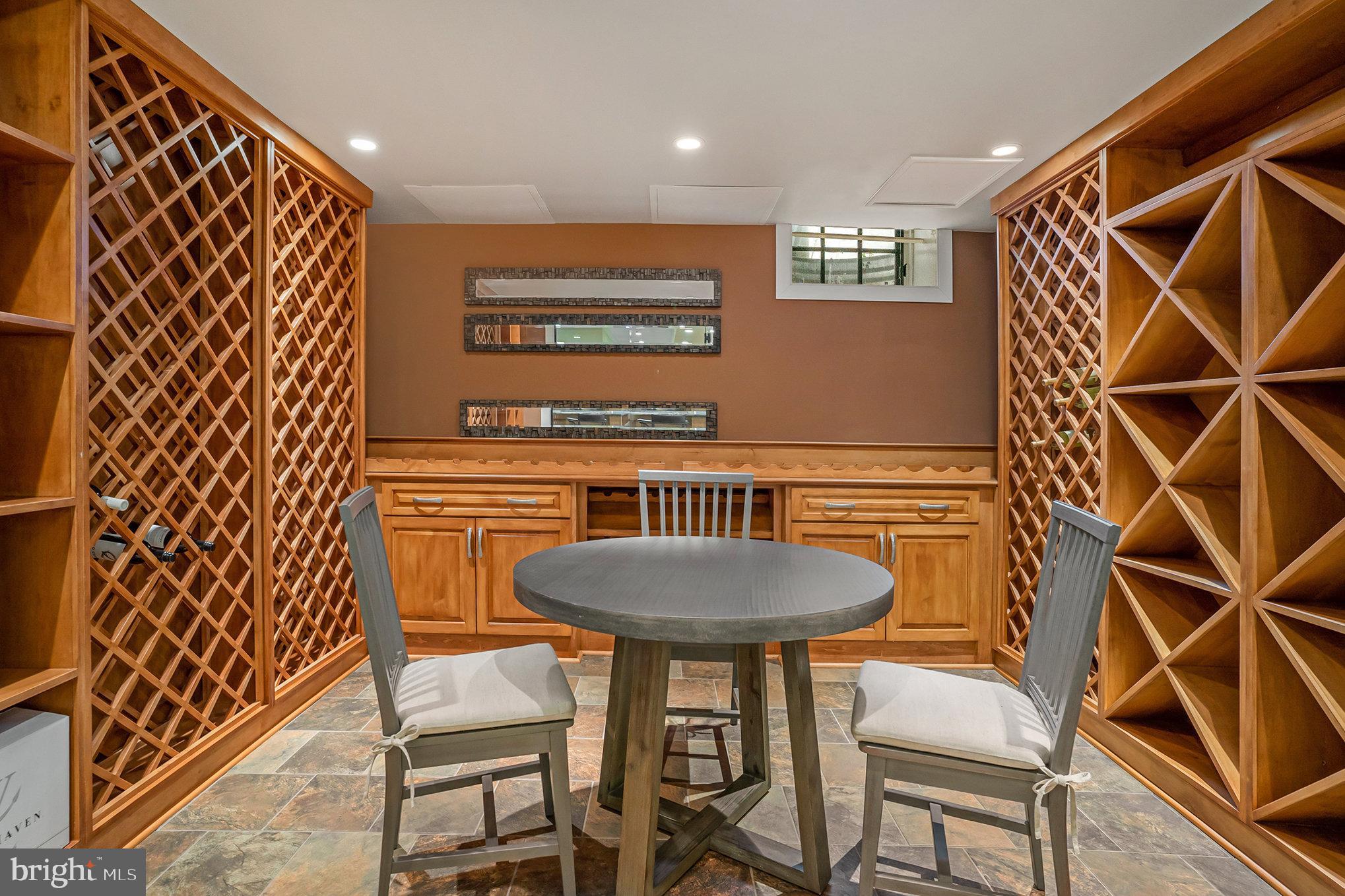 825 Lewis Ln