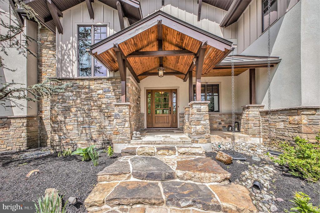 825 Lewis Ln