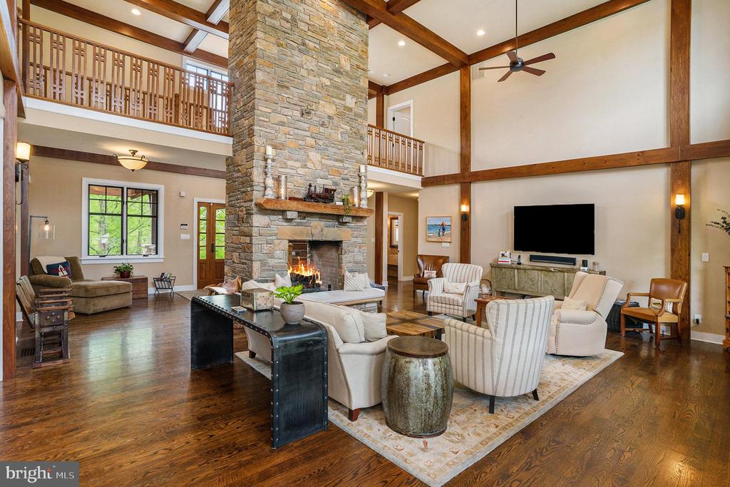 825 Lewis Ln