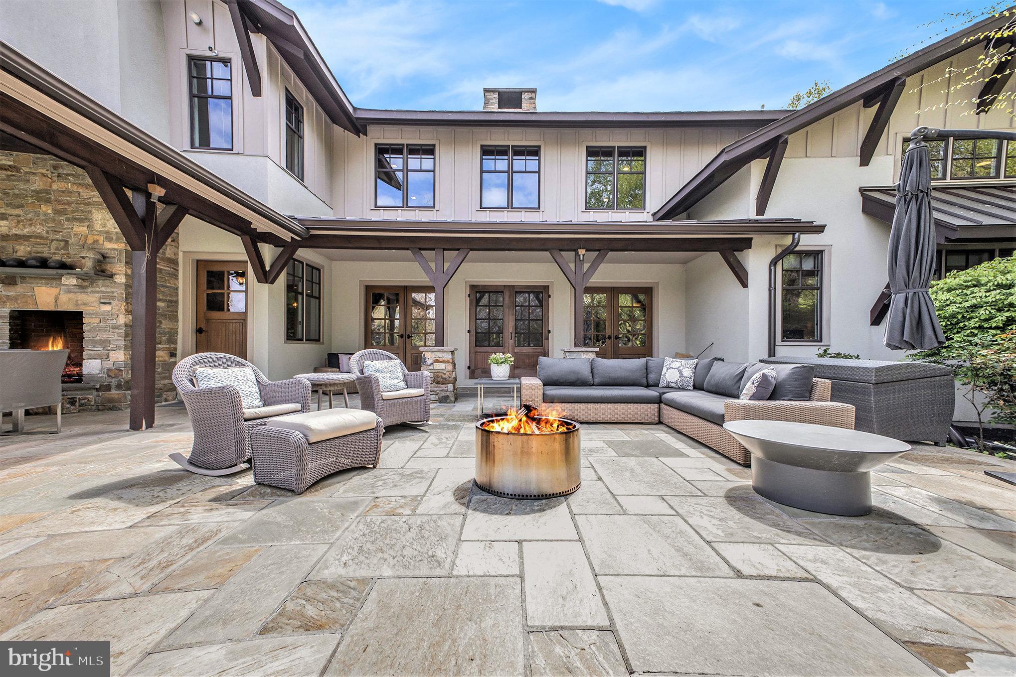 825 Lewis Ln