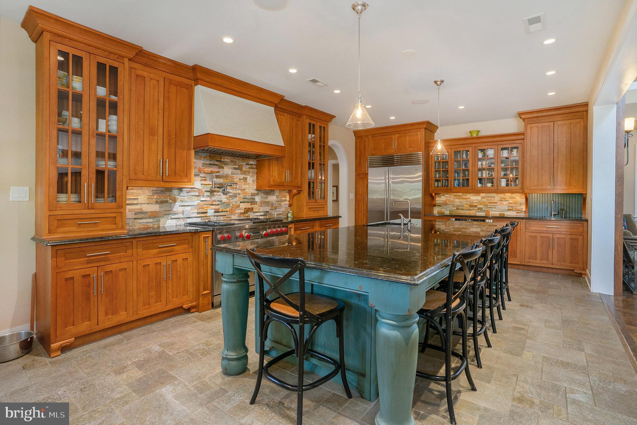 825 Lewis Ln