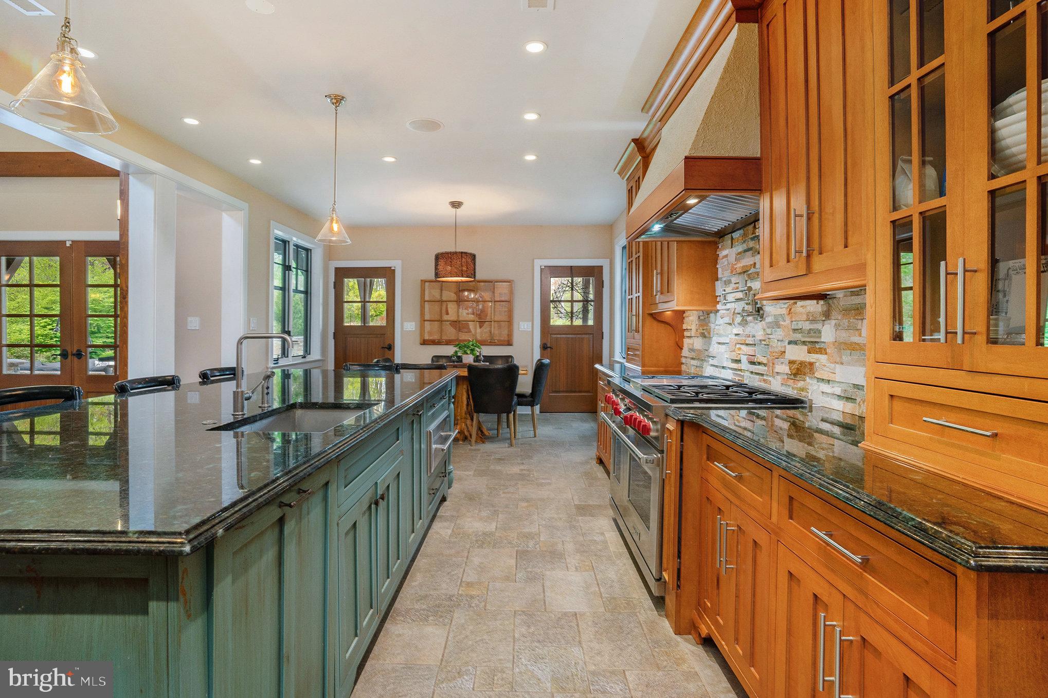 825 Lewis Ln