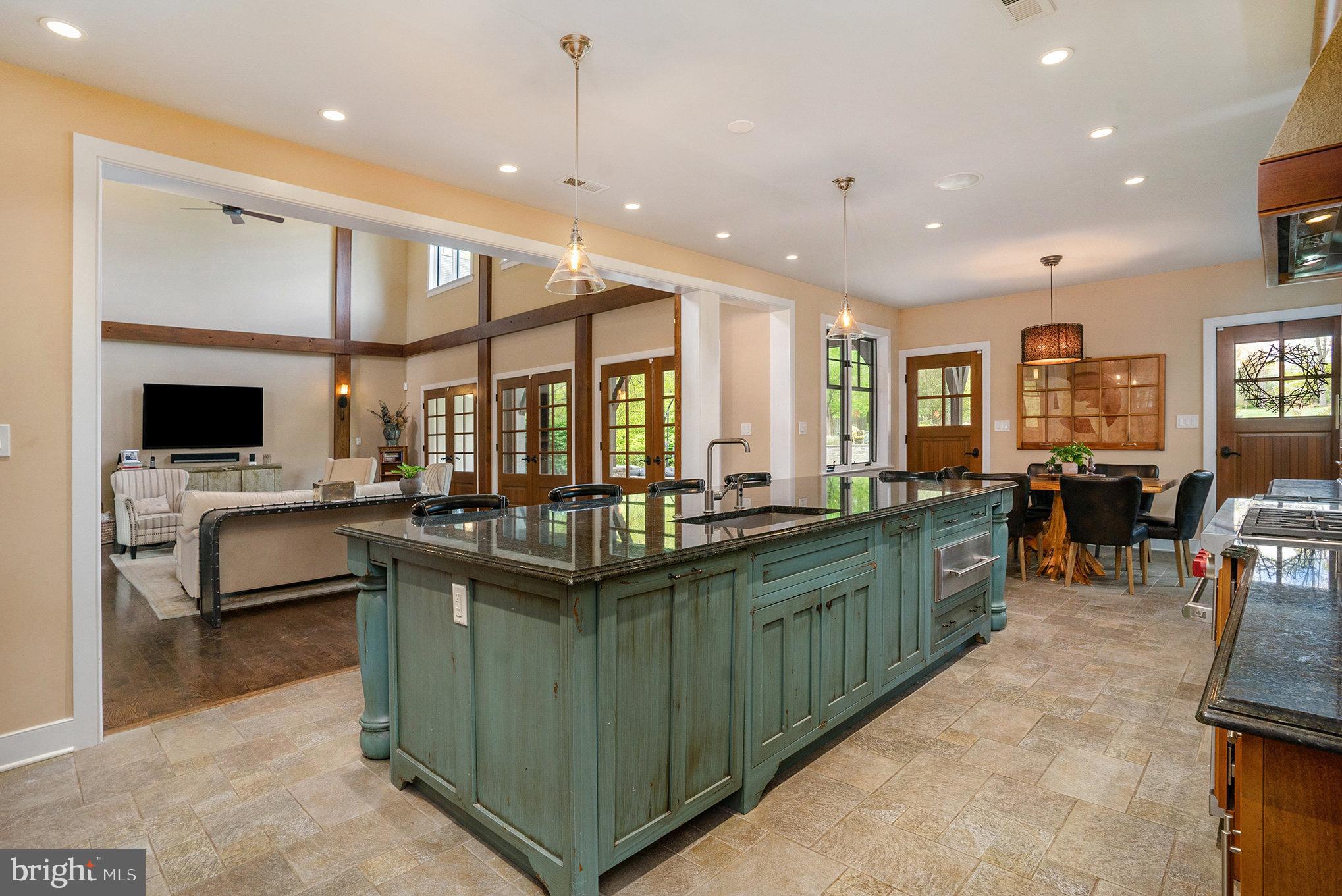825 Lewis Ln