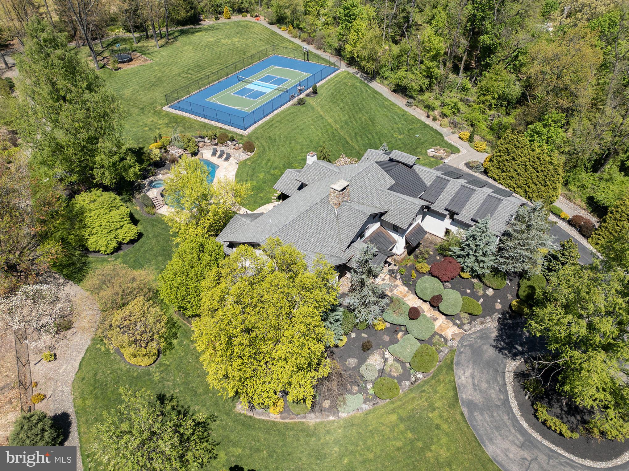 825 Lewis Ln
