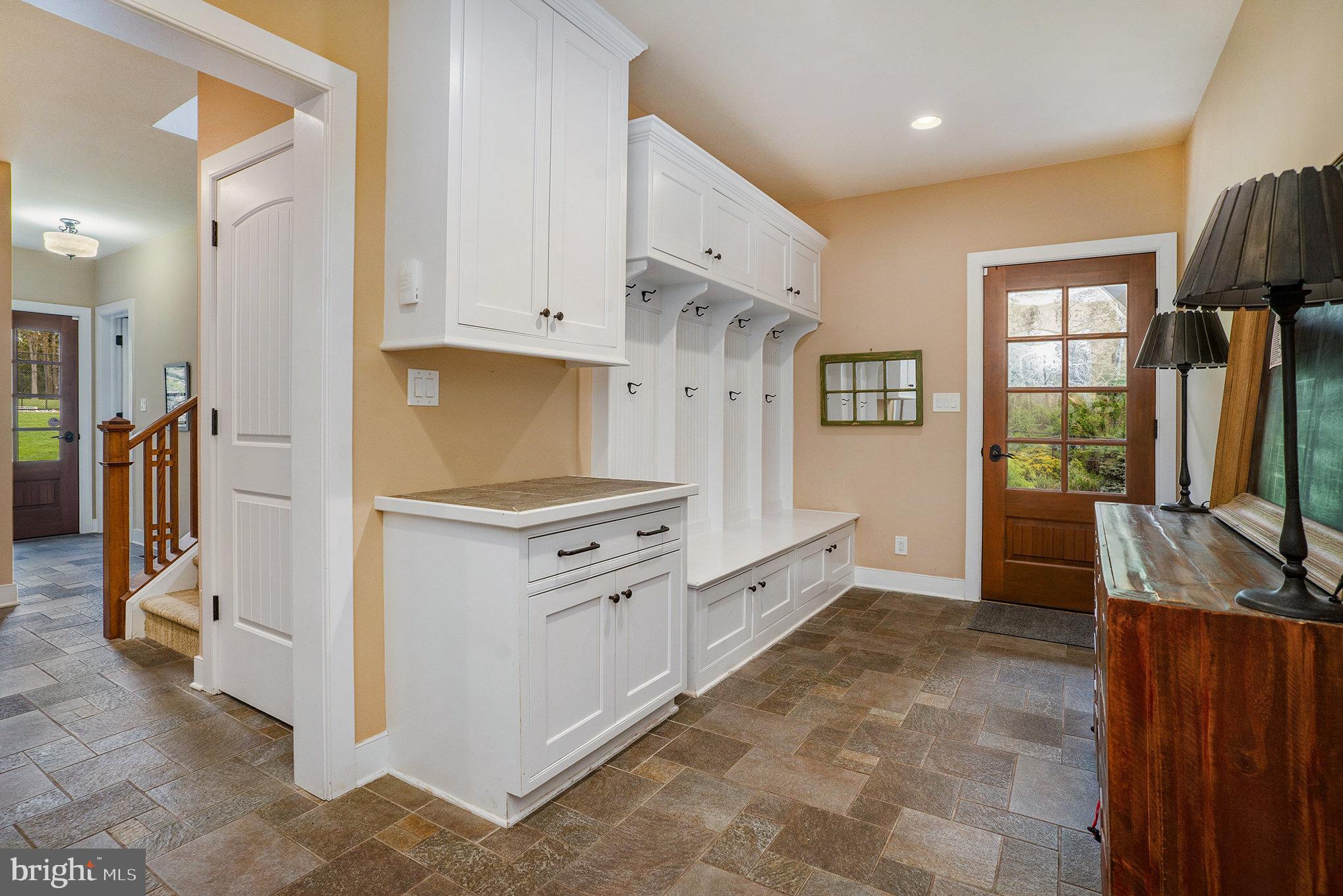 825 Lewis Ln