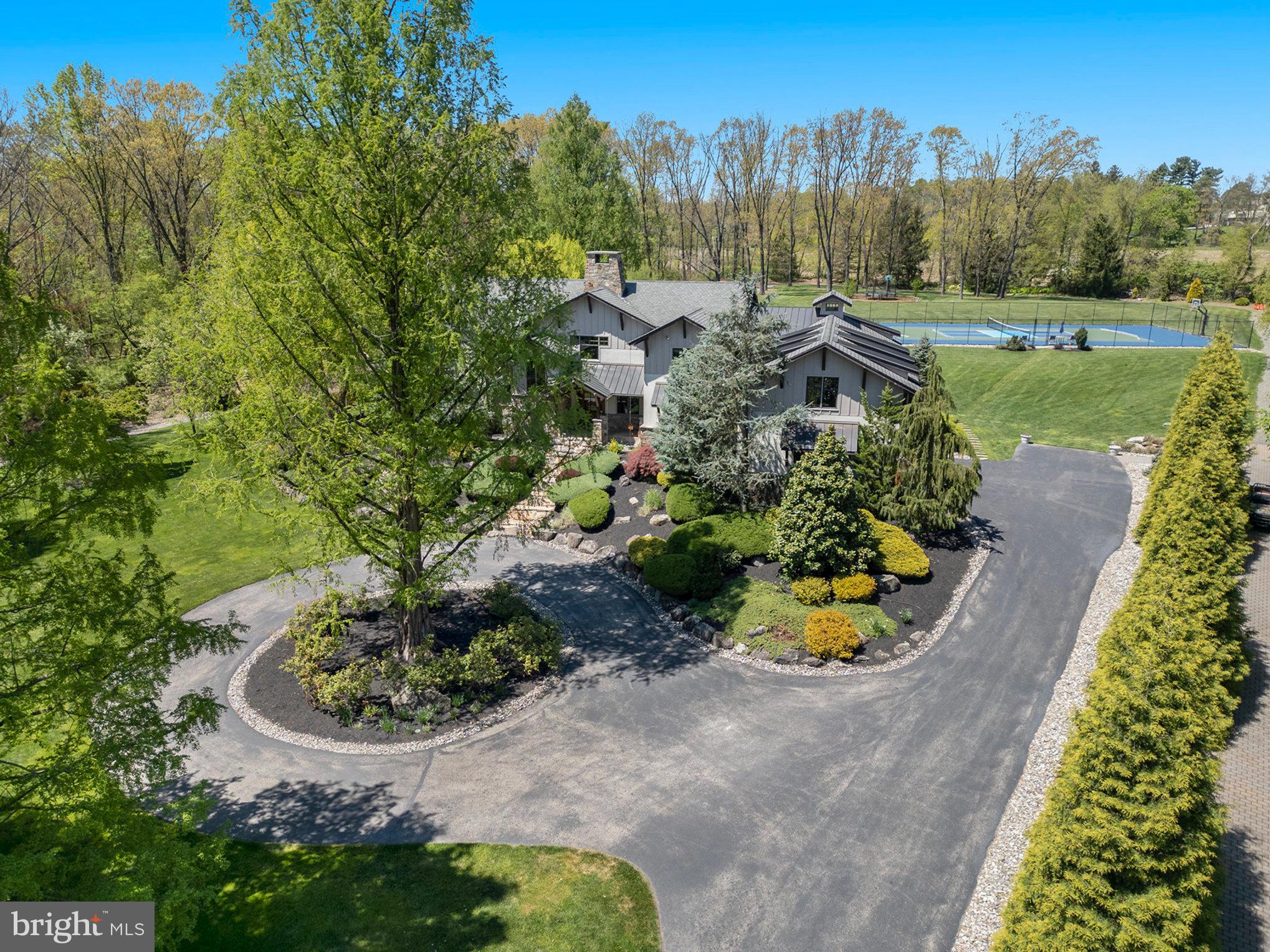 825 Lewis Ln