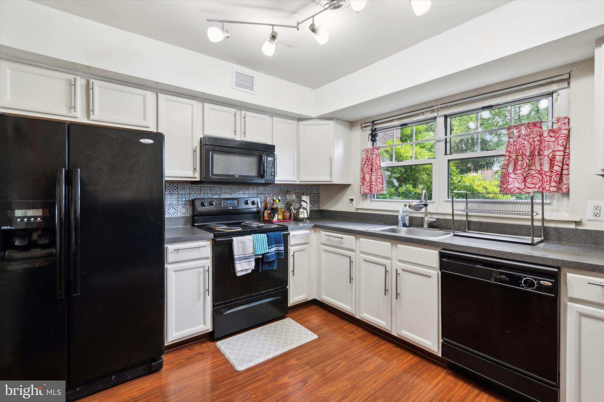 25 Yorktown Ct