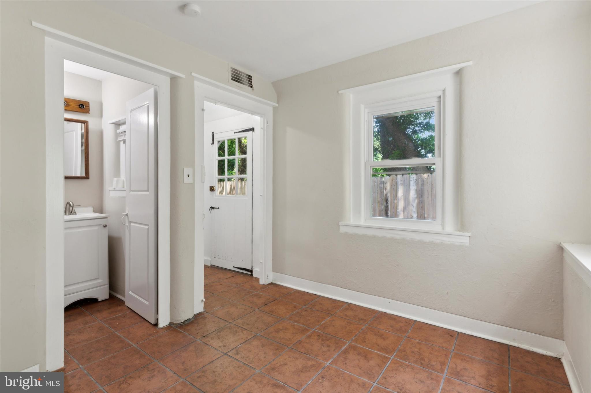 1249 BRYN TYDDYN DR