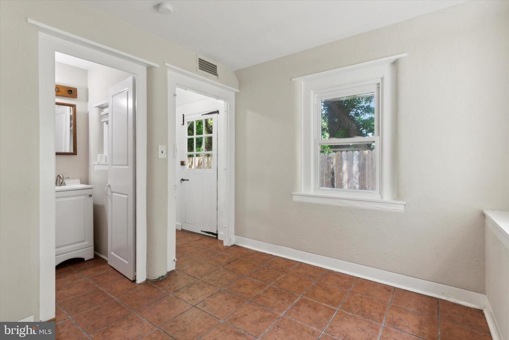 1249 BRYN TYDDYN DR