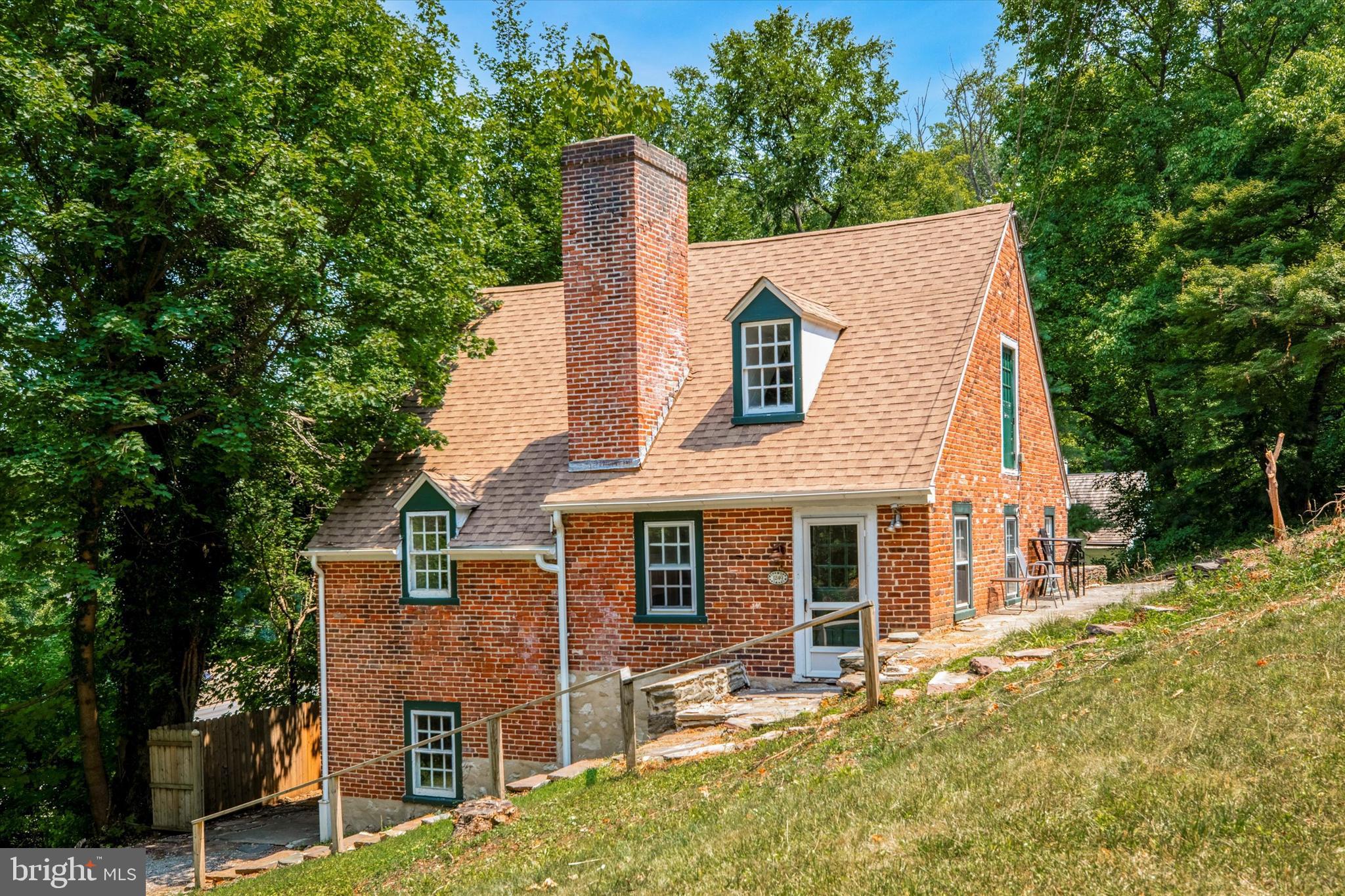 1249 BRYN TYDDYN DR