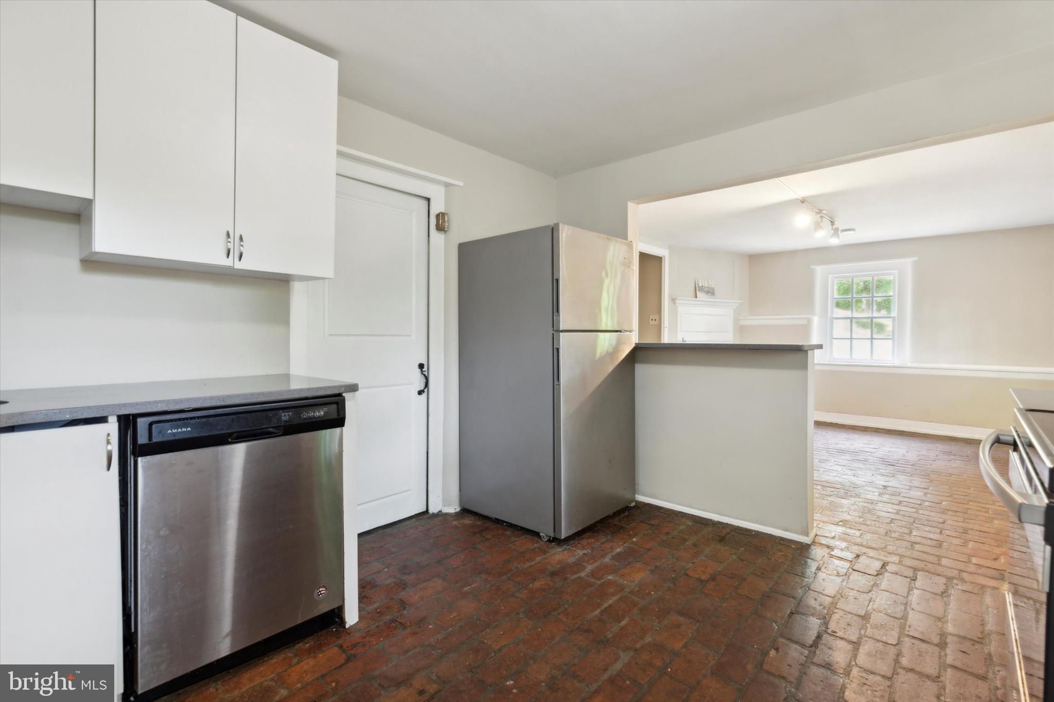 1249 BRYN TYDDYN DR