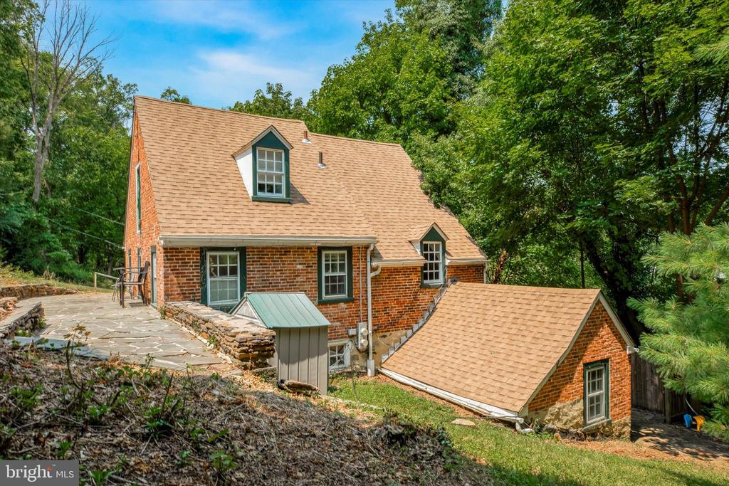 1249 BRYN TYDDYN DR