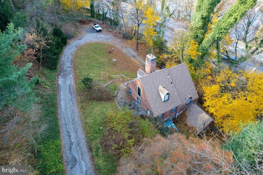 1249 BRYN TYDDYN DR