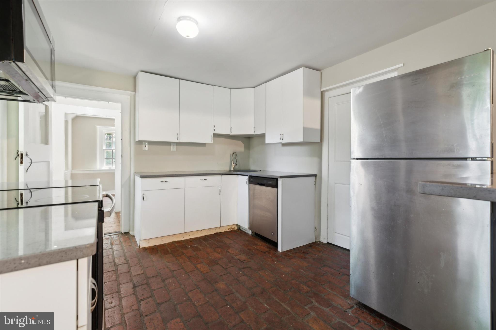 1249 BRYN TYDDYN DR