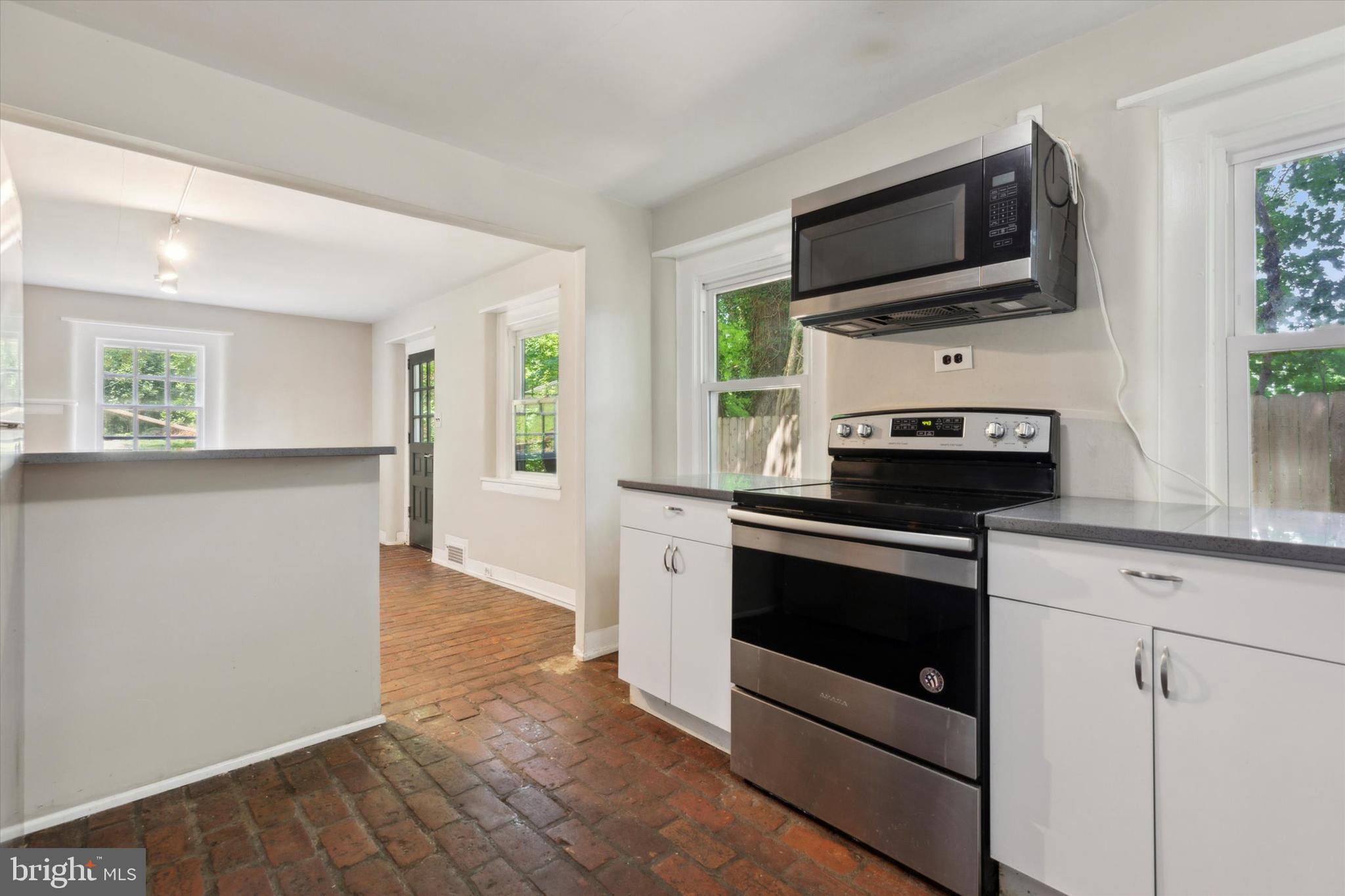 1249 BRYN TYDDYN DR