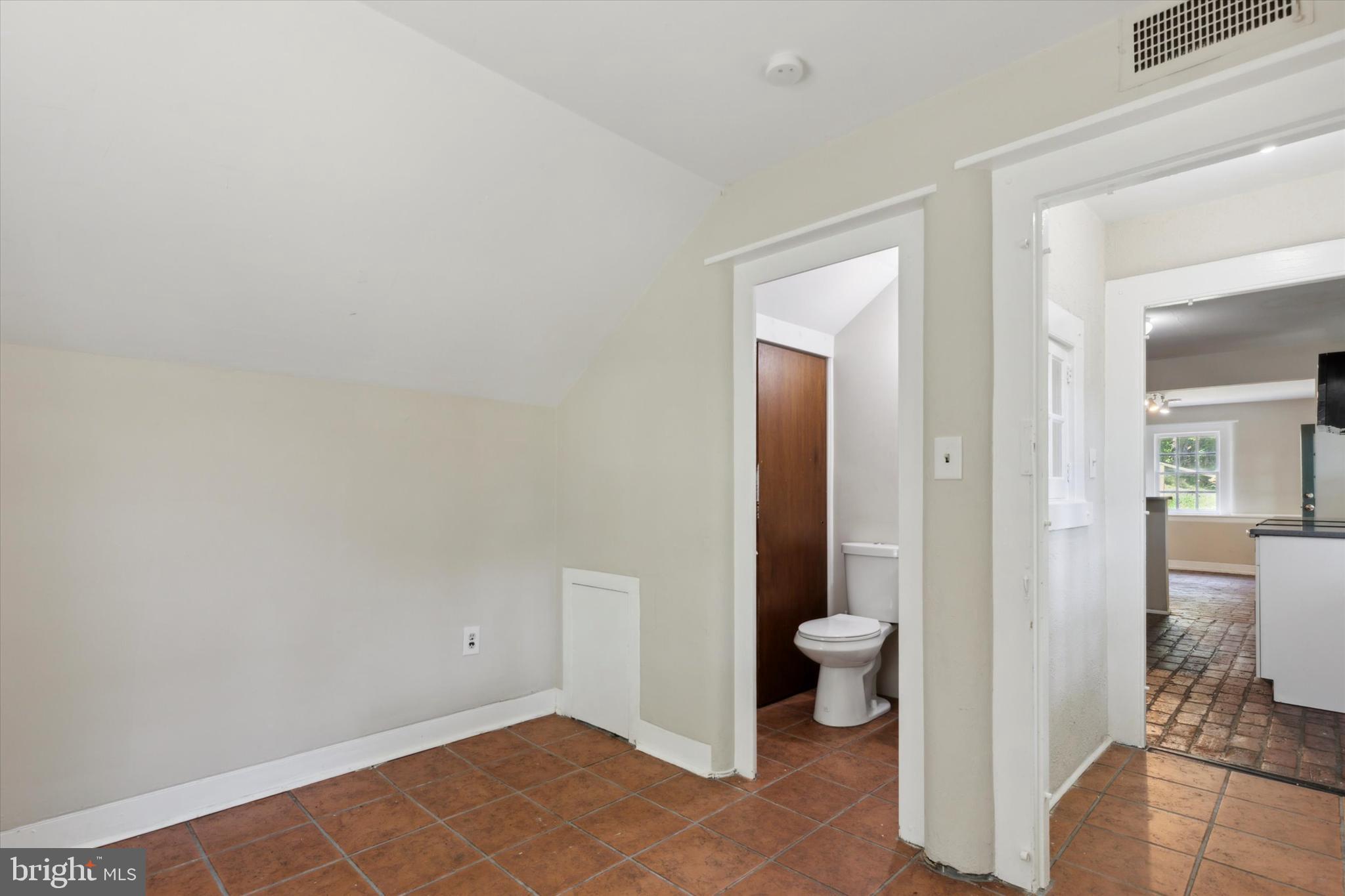 1249 BRYN TYDDYN DR