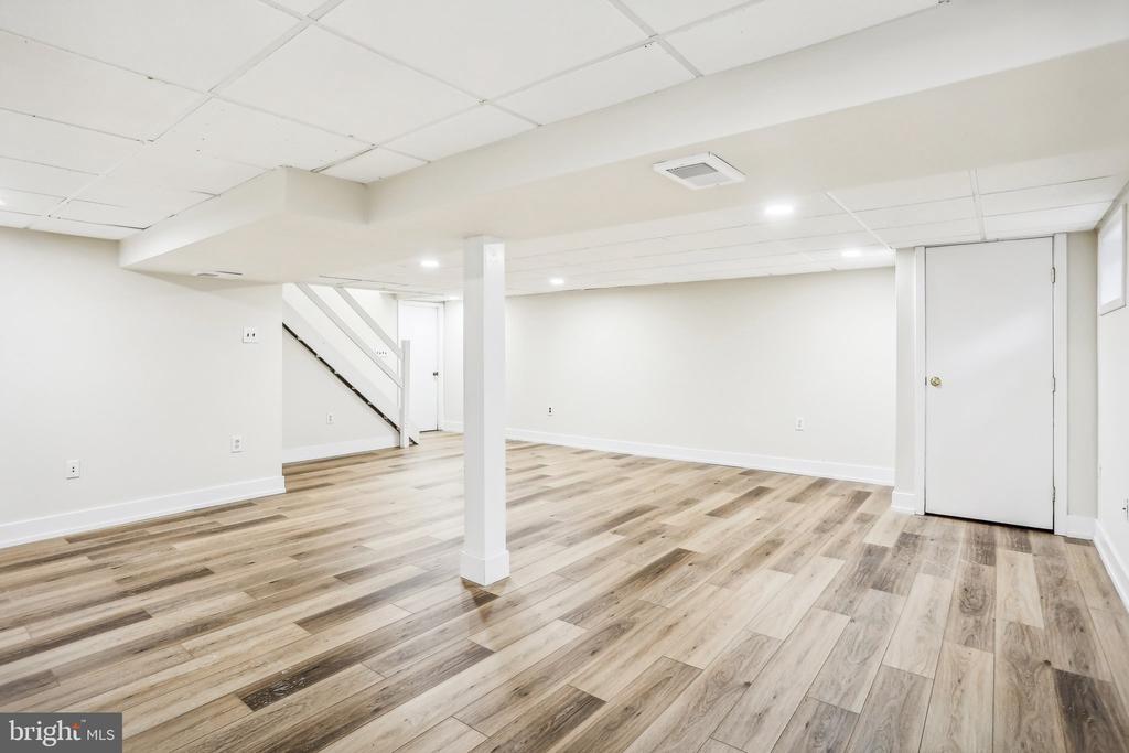 8326 Elliston