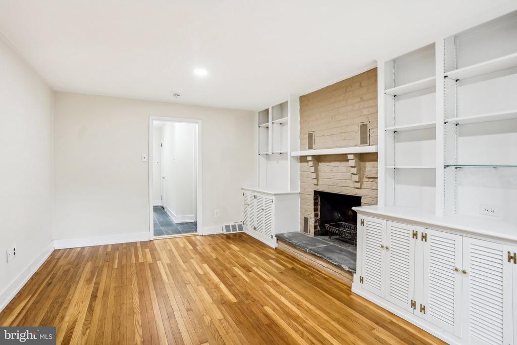 8326 Elliston