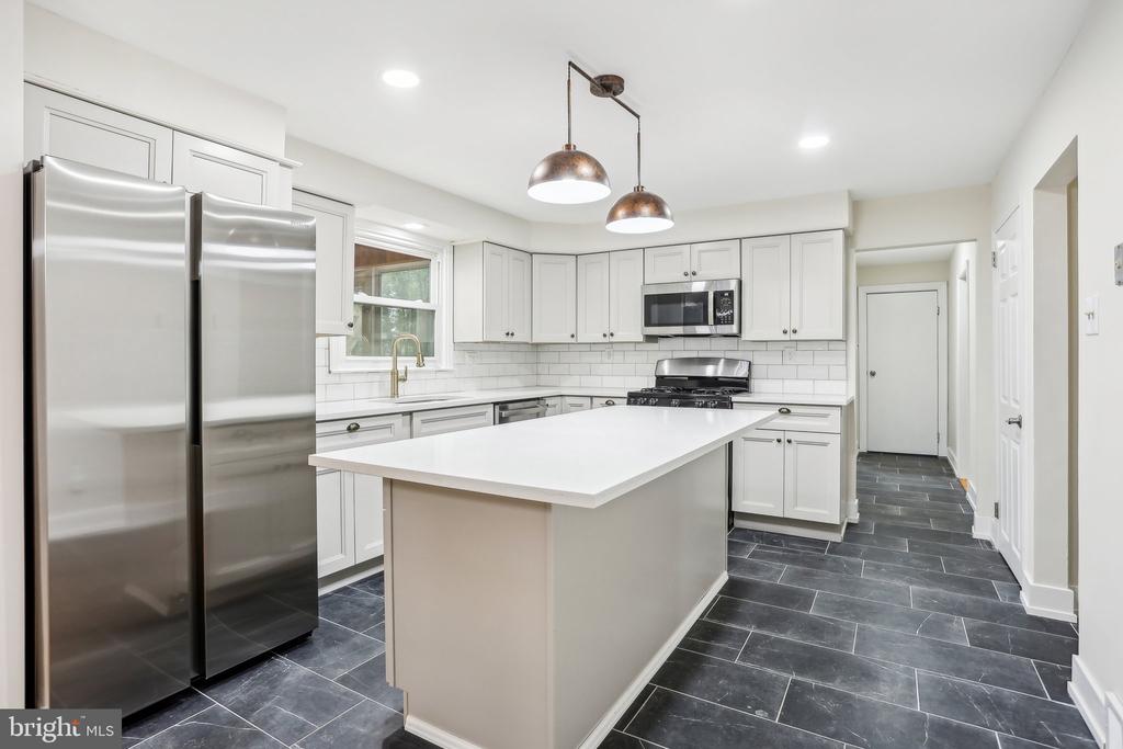 8326 Elliston