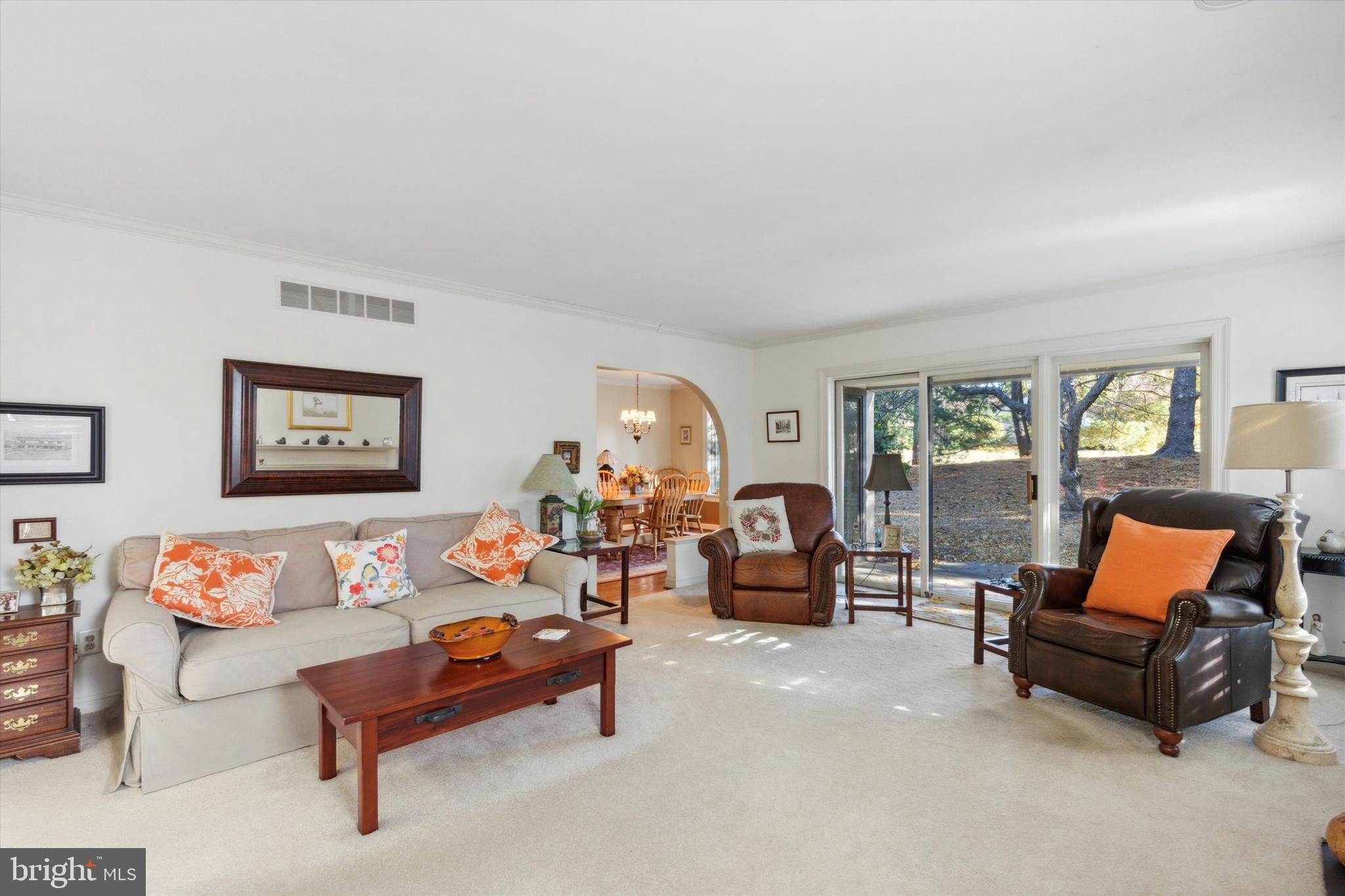 10 Horsetrail Ln