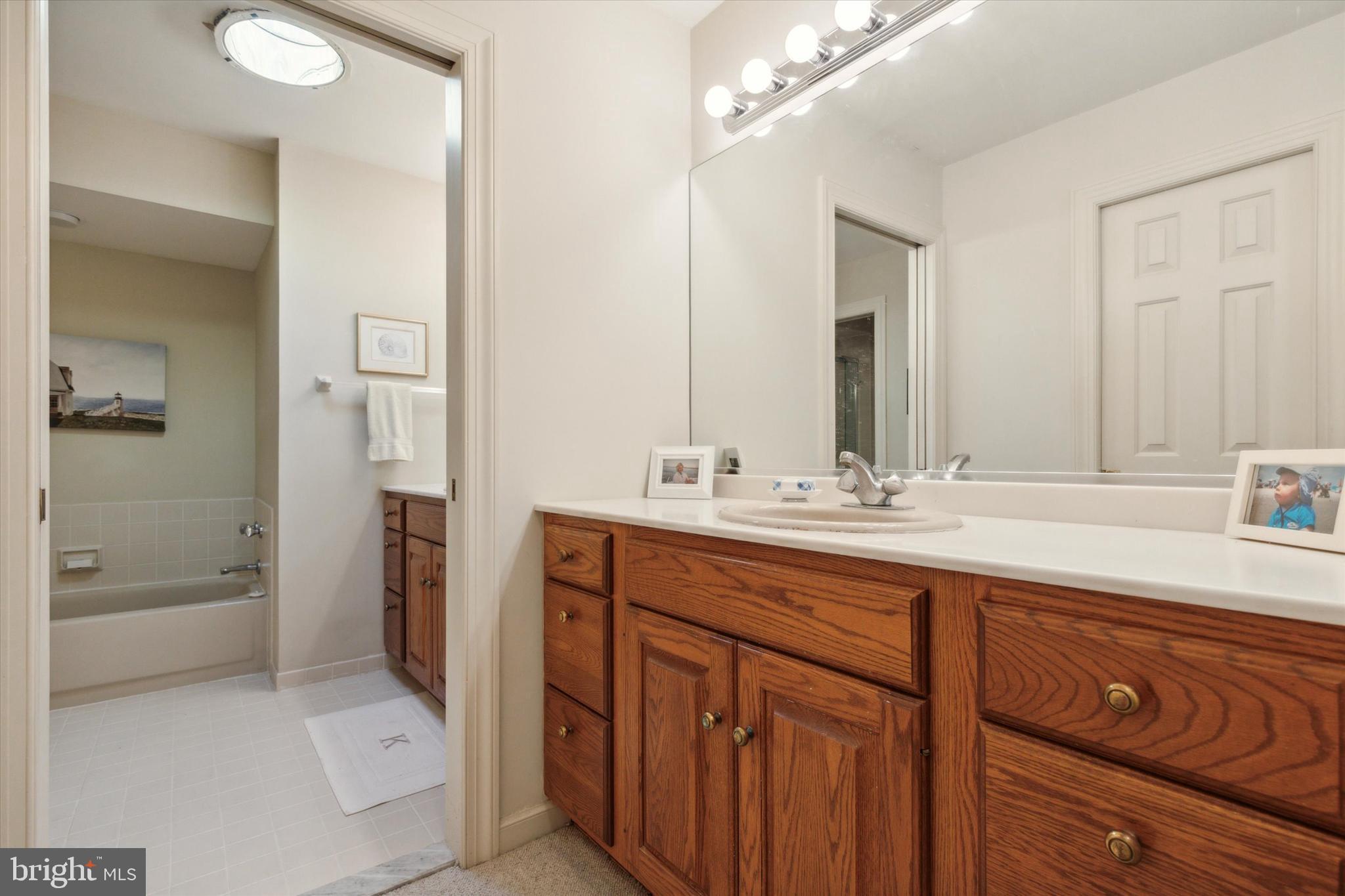 10 Horsetrail Ln