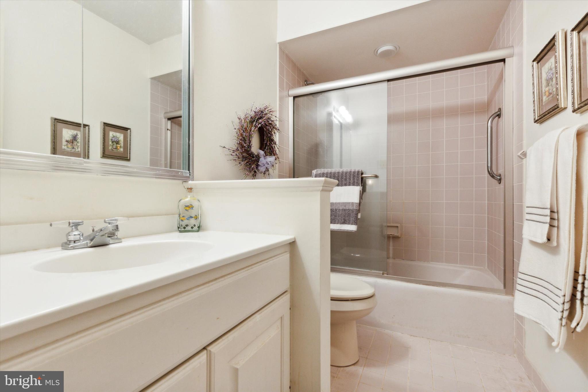 10 Horsetrail Ln