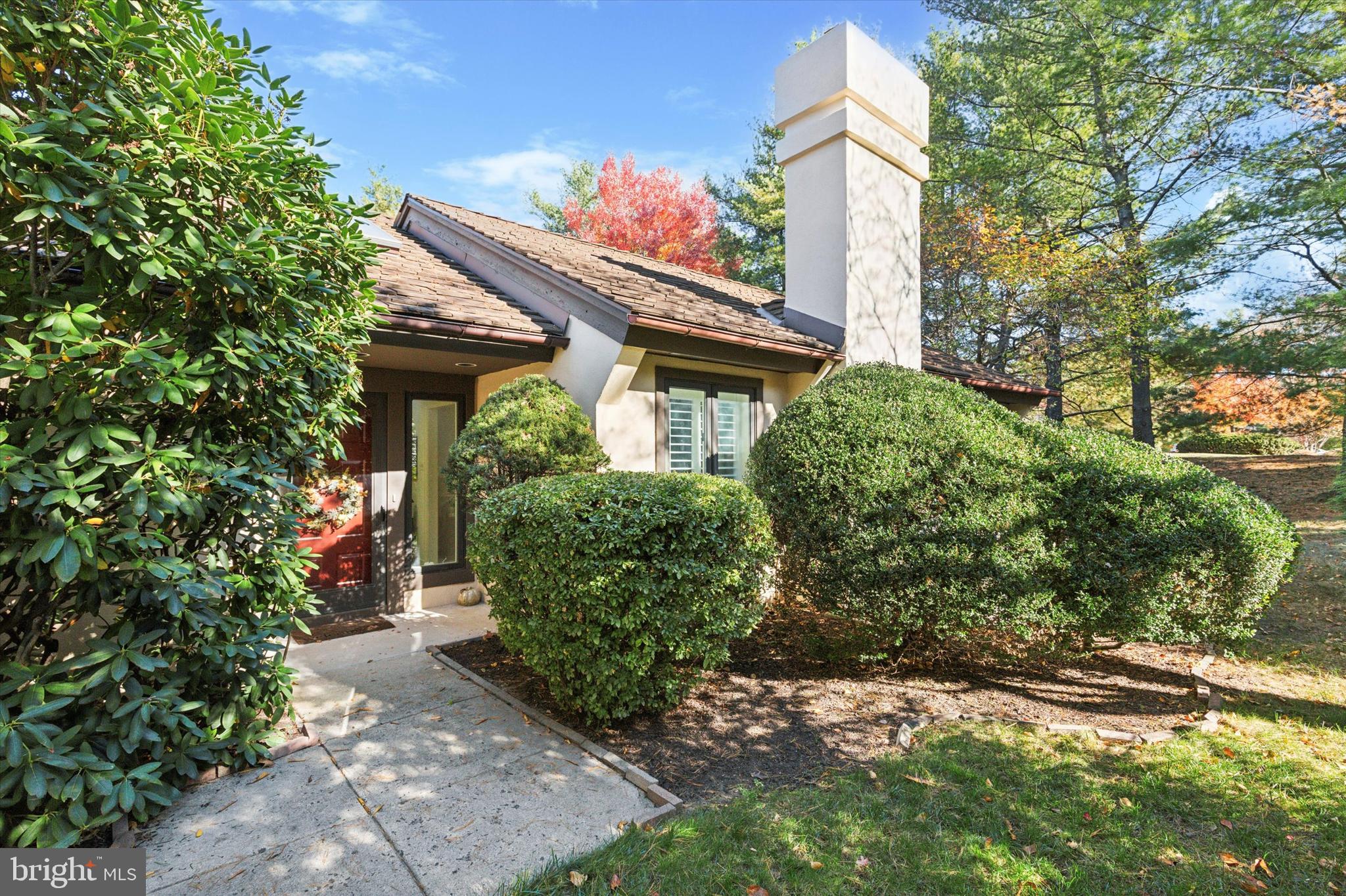 10 Horsetrail Ln