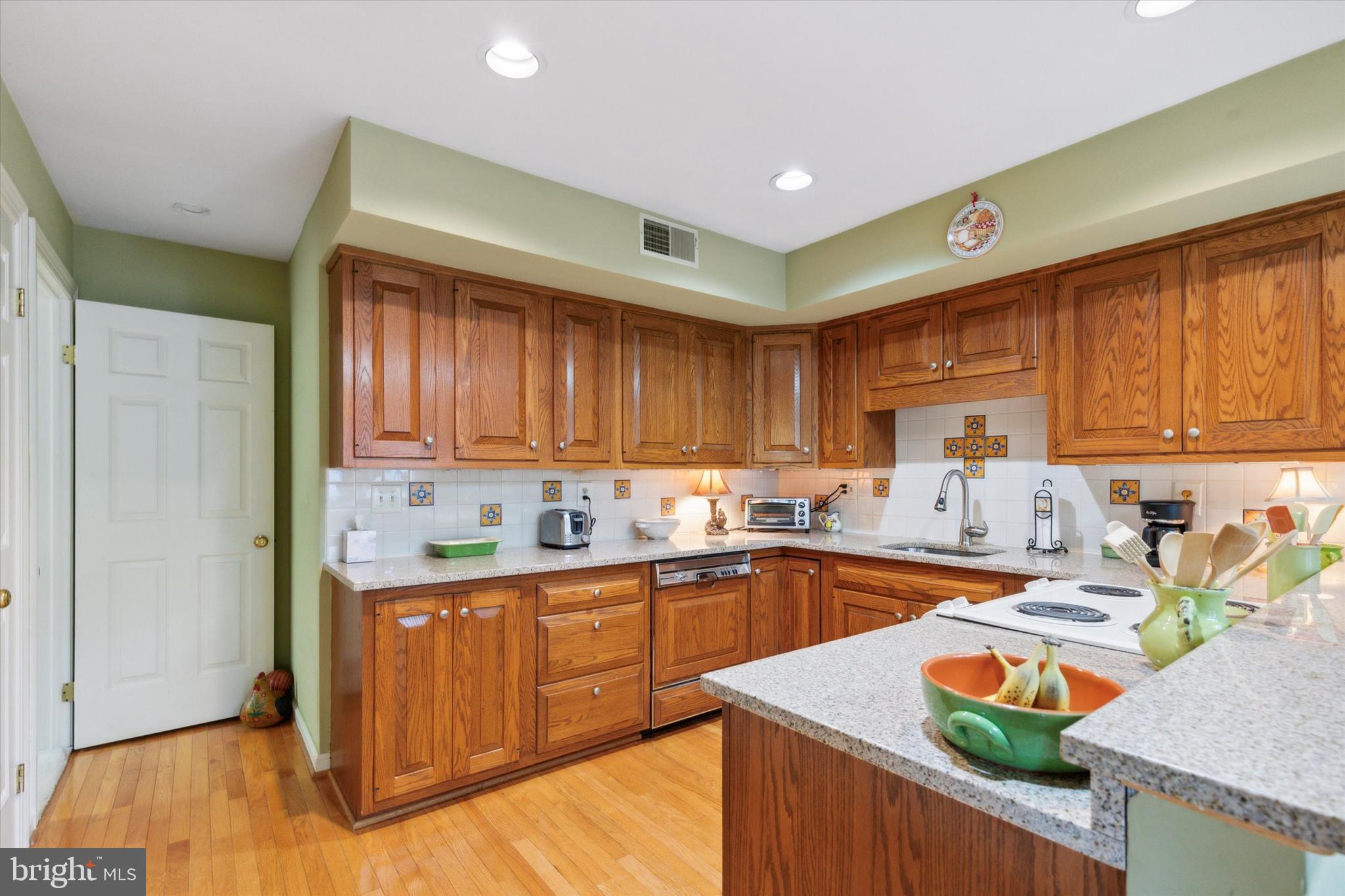 10 Horsetrail Ln