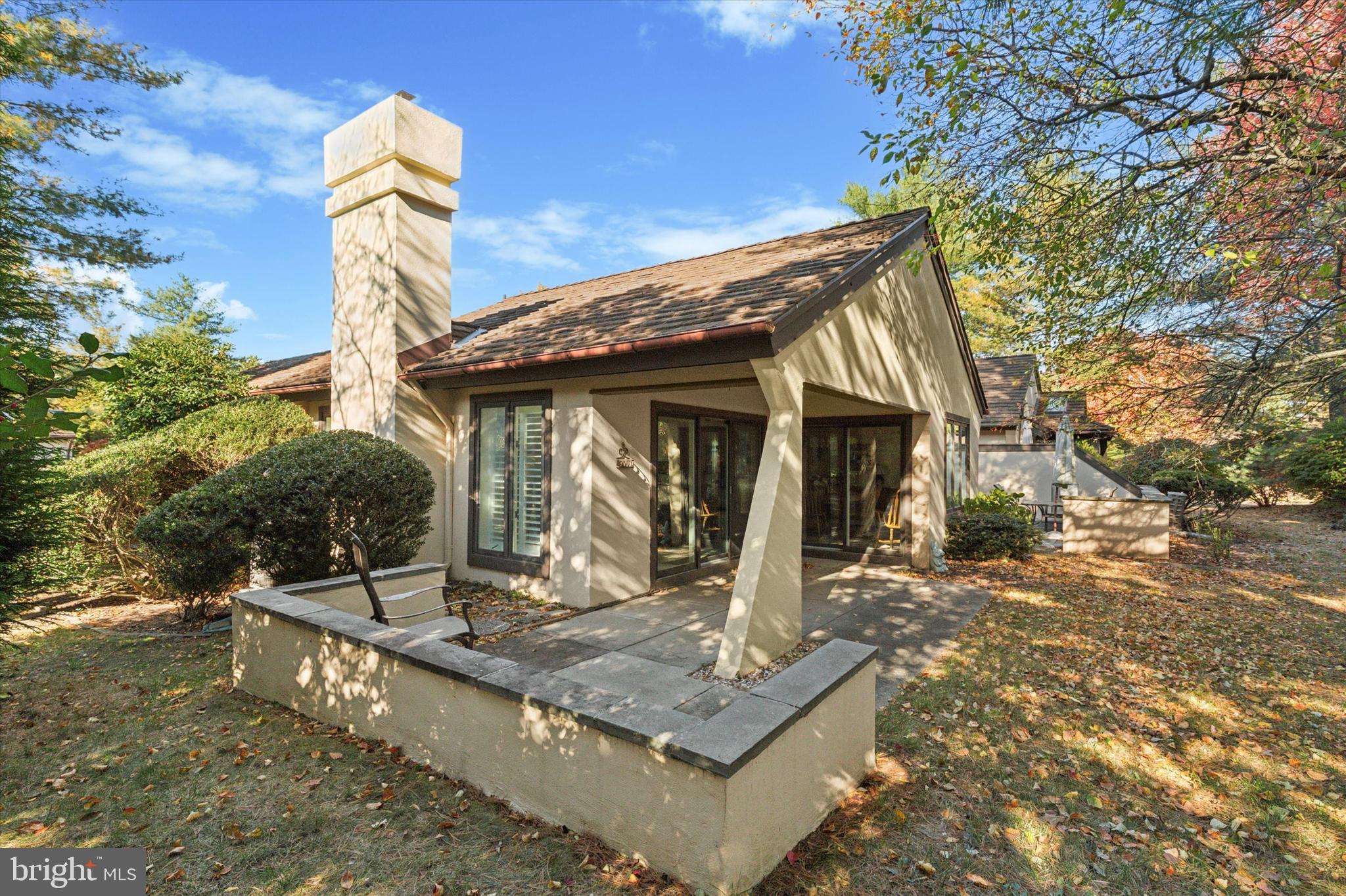 10 Horsetrail Ln