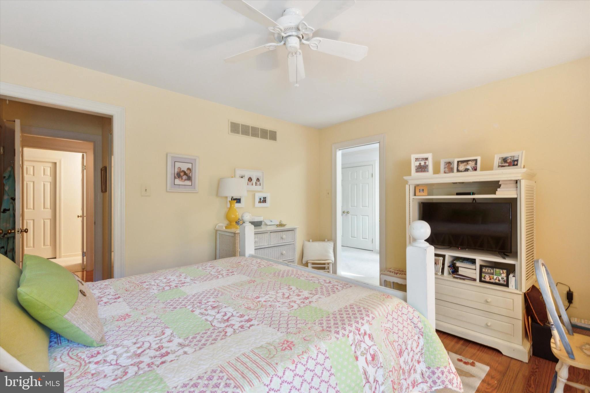 10 Horsetrail Ln