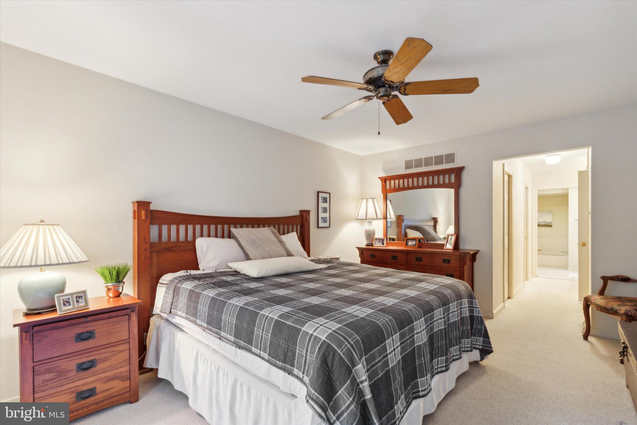 10 Horsetrail Ln