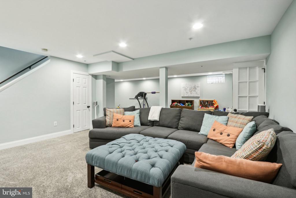 425 Stuart Ln