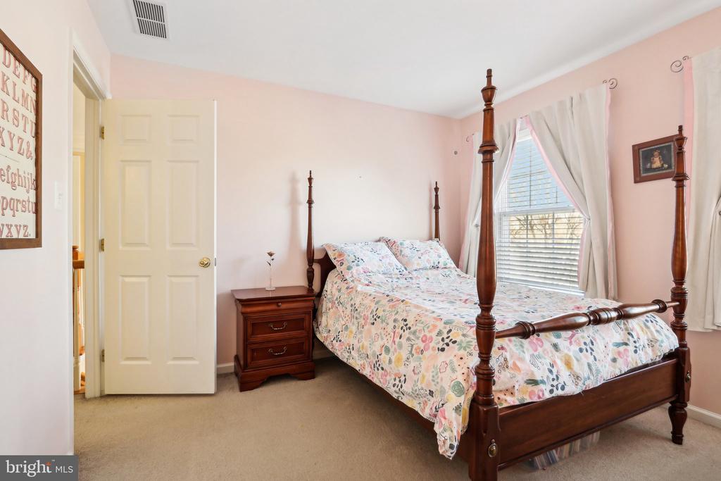 425 Stuart Ln