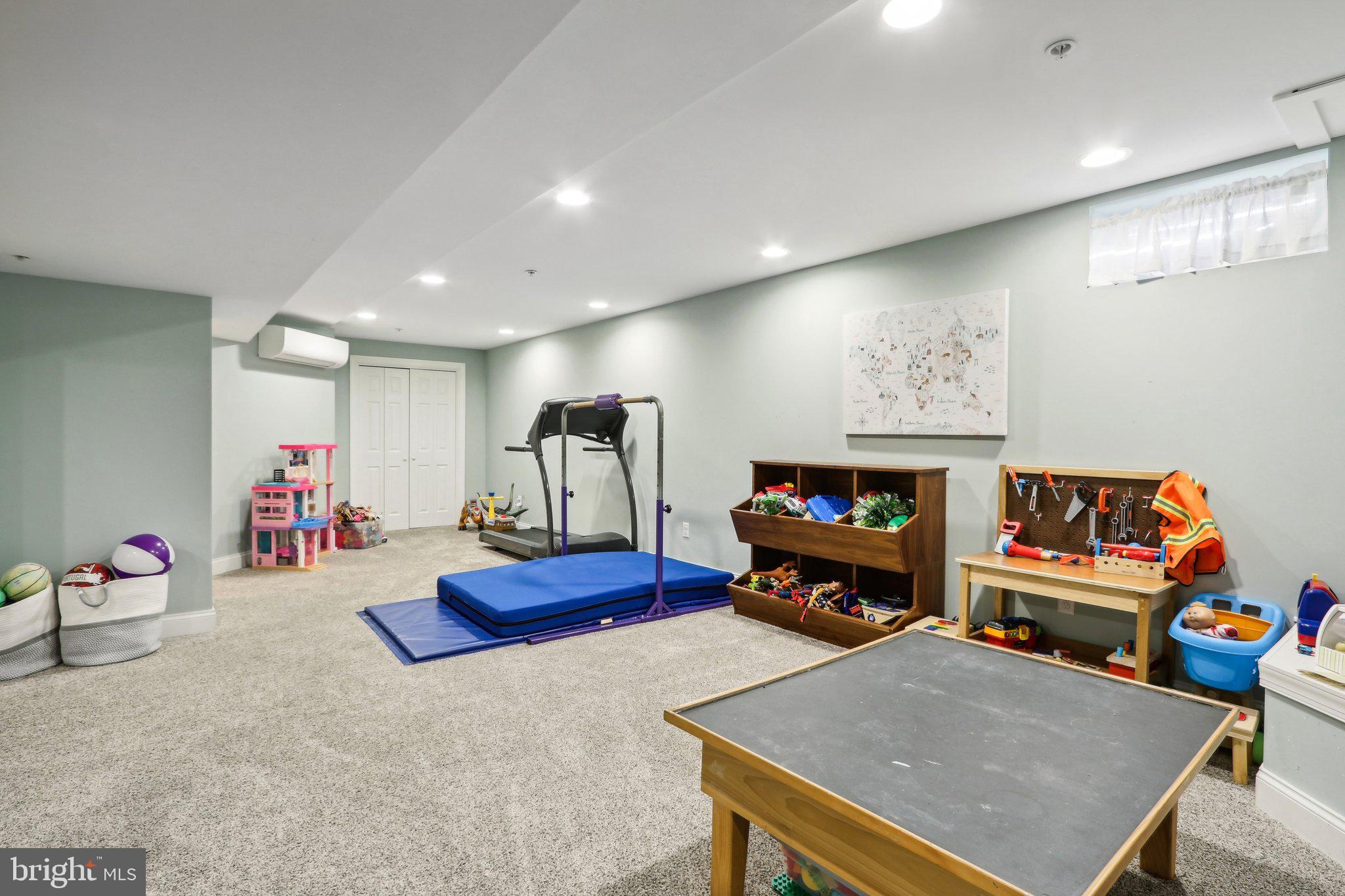 425 Stuart Ln