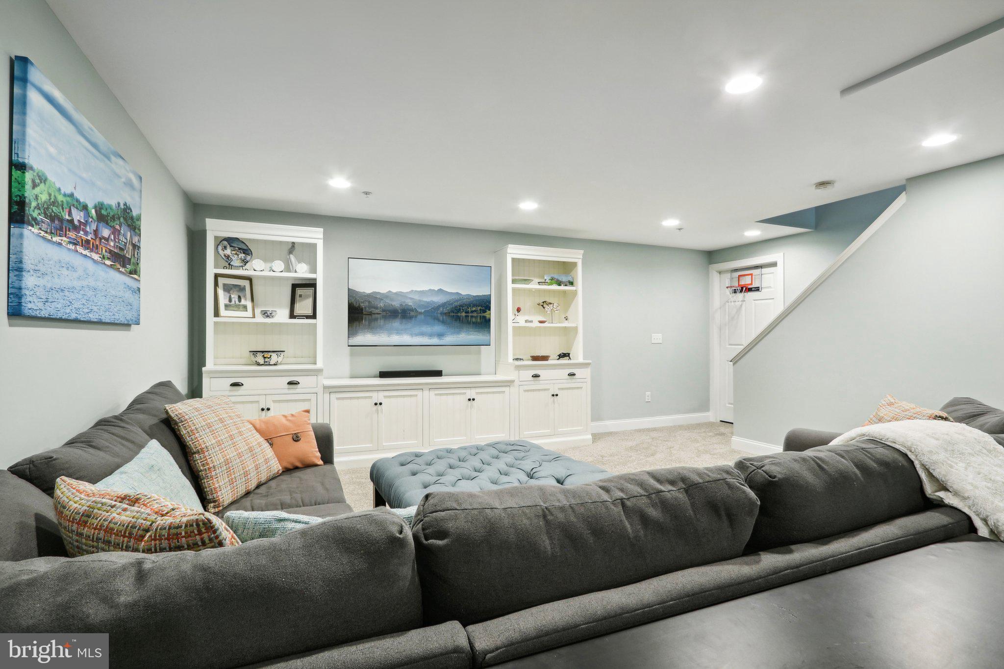 425 Stuart Ln