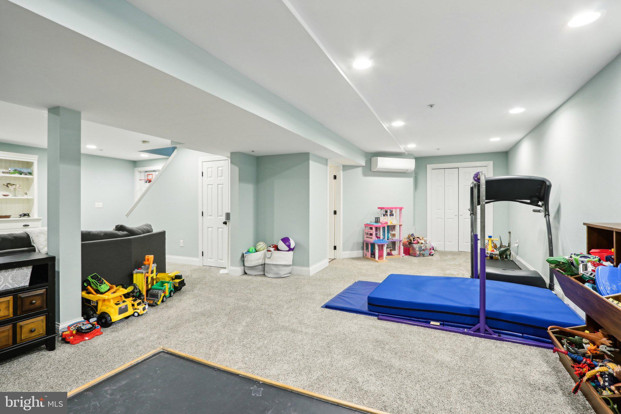 425 Stuart Ln