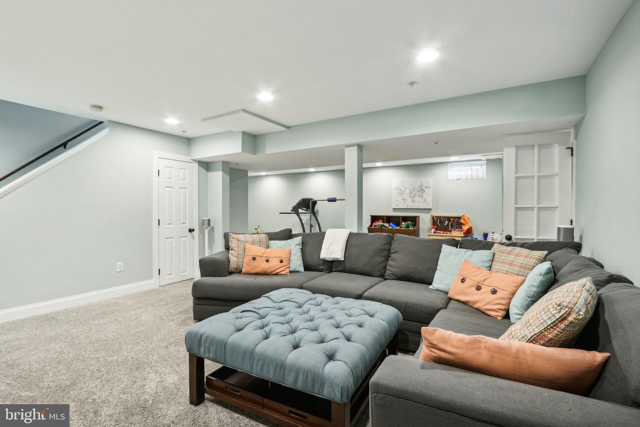 425 Stuart Ln