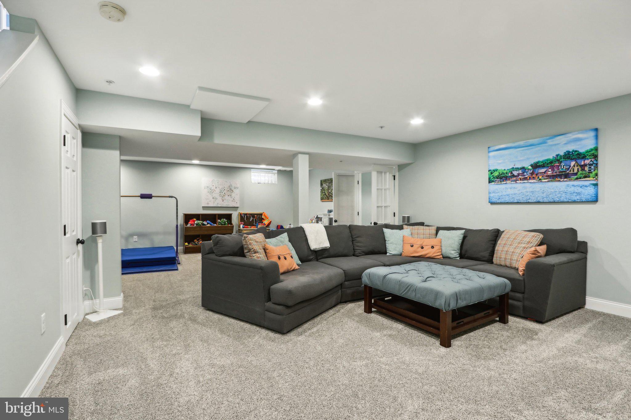 425 Stuart Ln