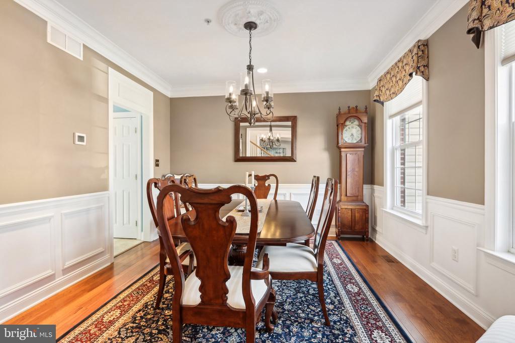 425 Stuart Ln