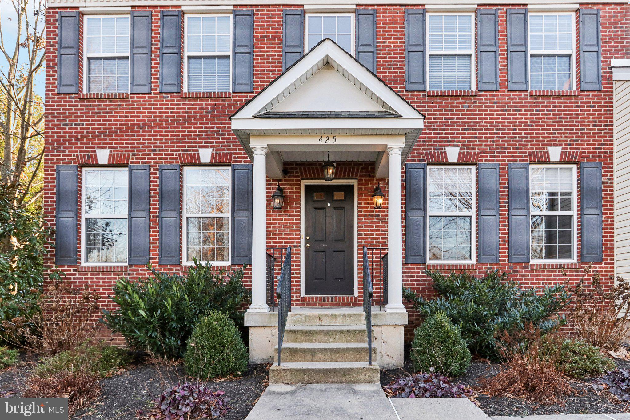 425 Stuart Ln