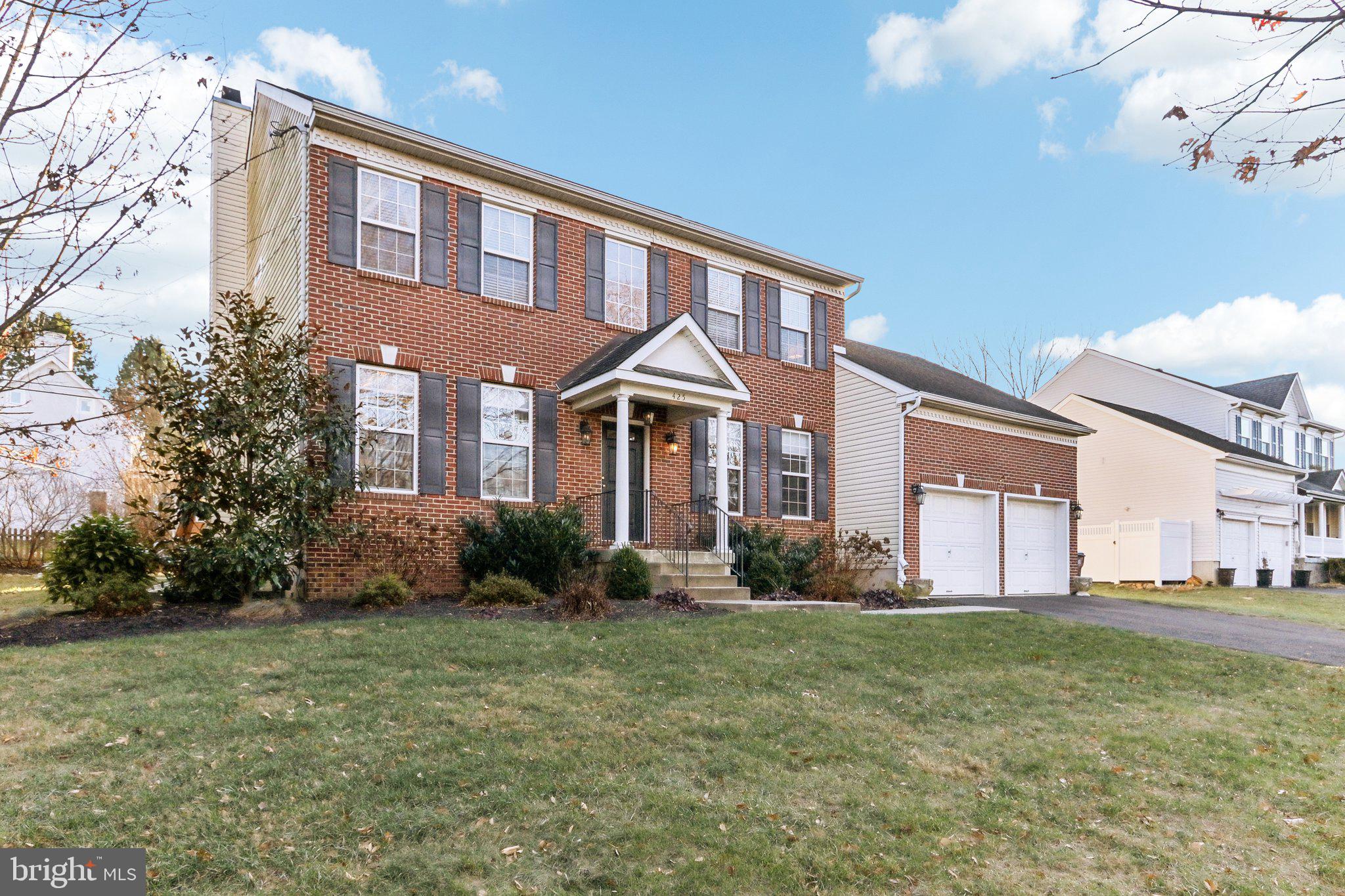 425 Stuart Ln
