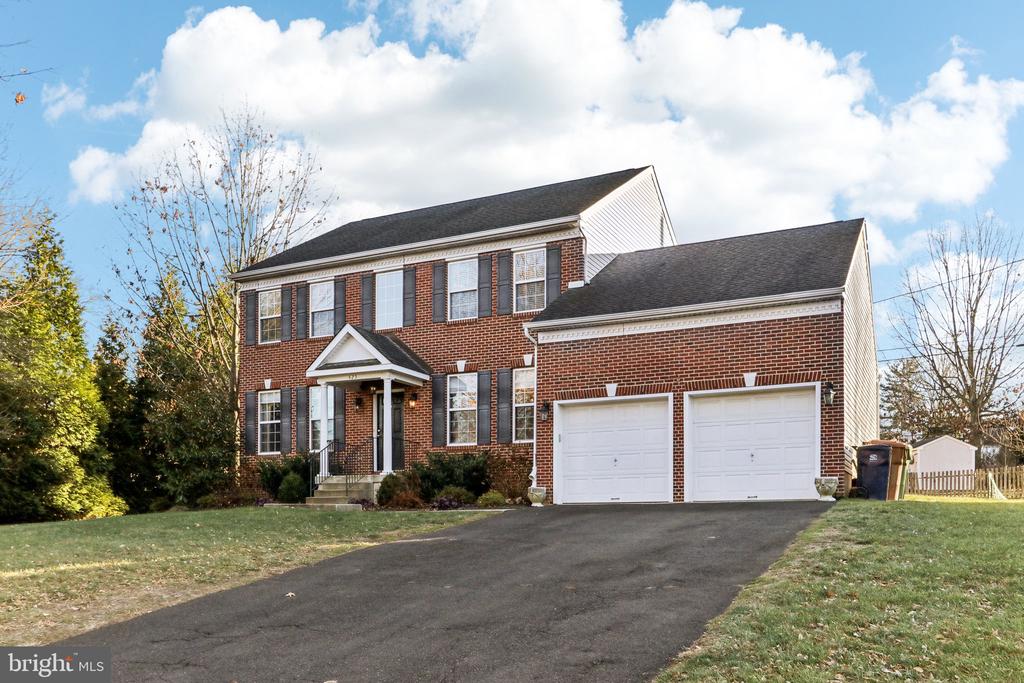 425 Stuart Ln