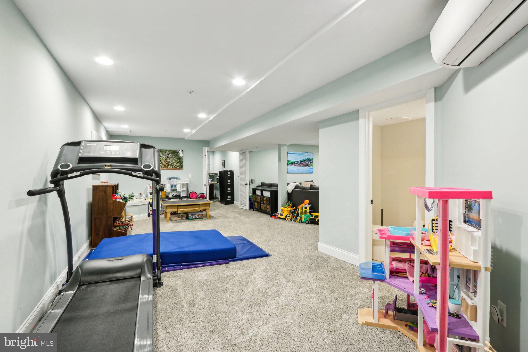 425 Stuart Ln
