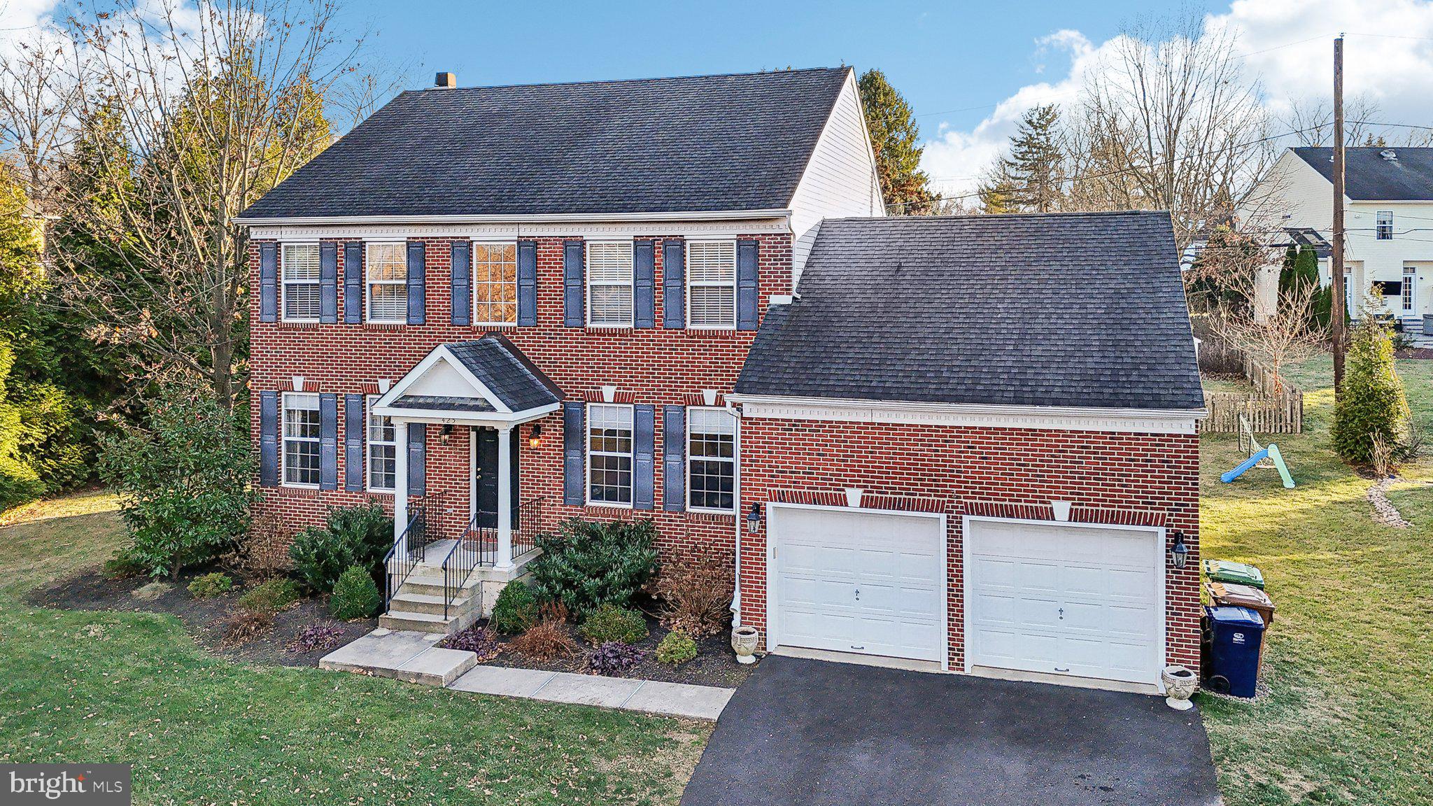 425 Stuart Ln