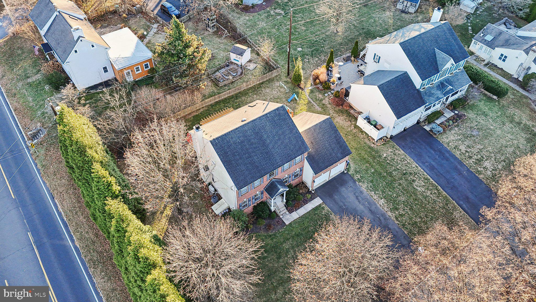 425 Stuart Ln