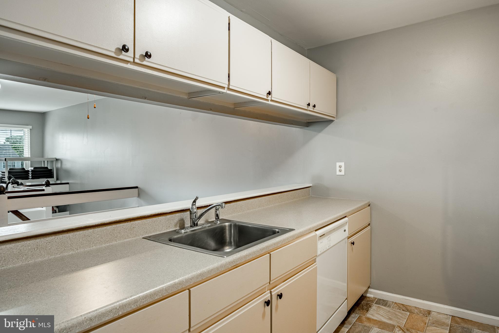 931 931 Northridge Drive 103b