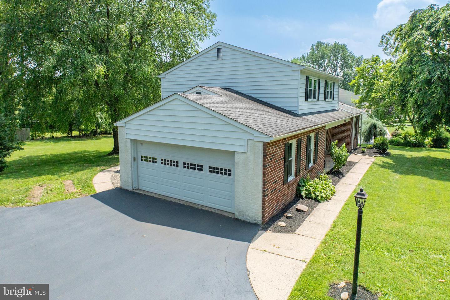 3006 Oakwood Dr