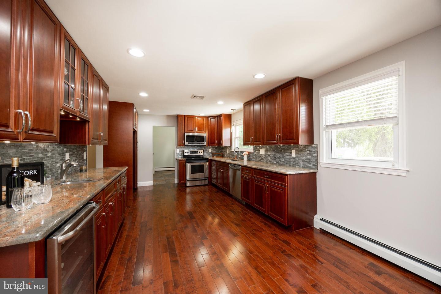 3006 Oakwood Dr