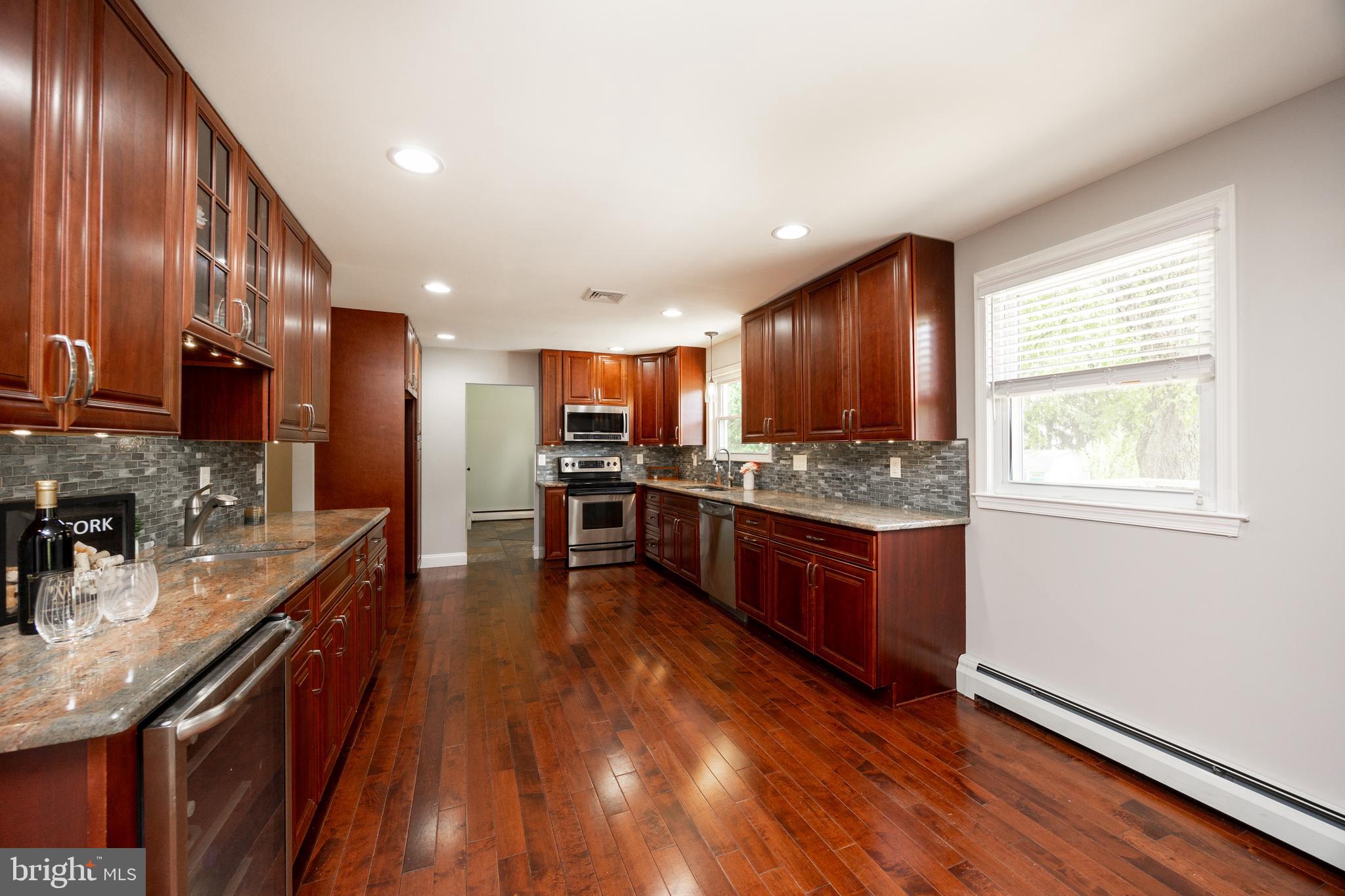 3006 Oakwood Dr