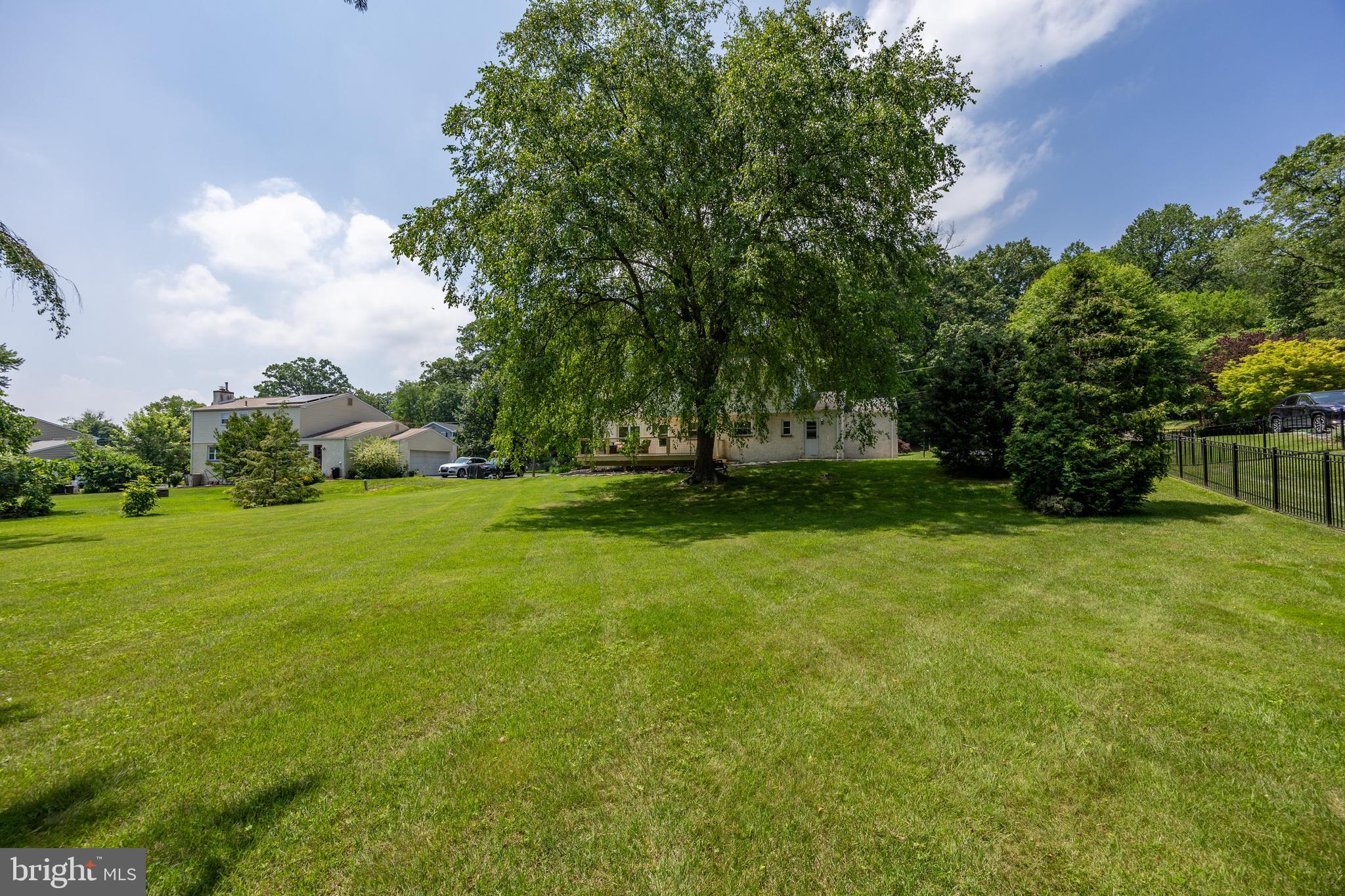 3006 Oakwood Dr